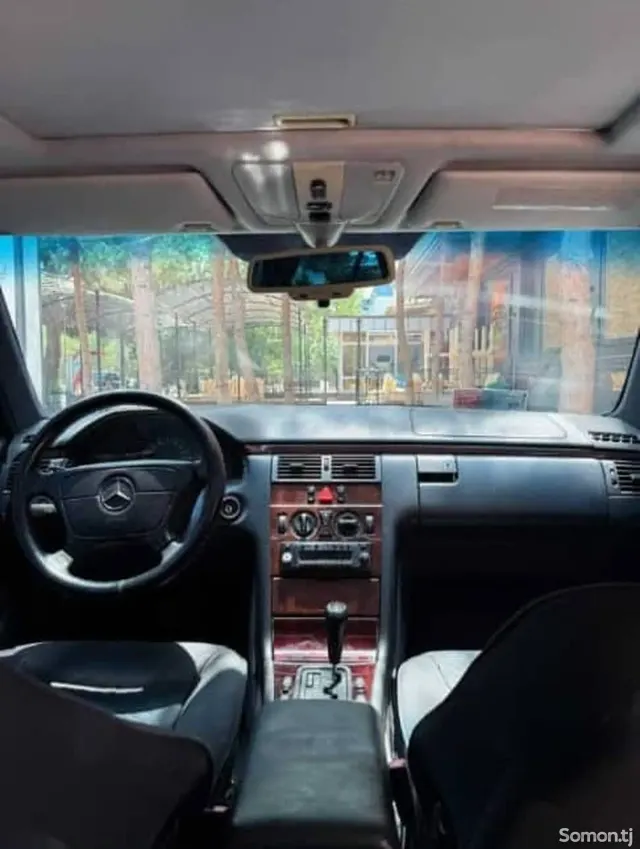Mercedes-Benz E class 1997 · 2.0 AT