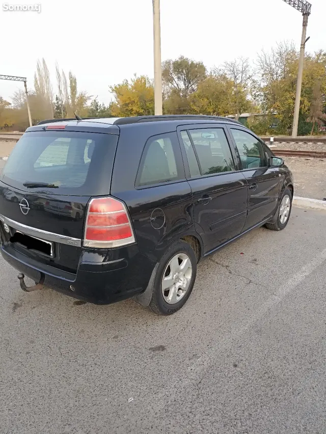 Opel Zafira 2006 · 1.6 MT