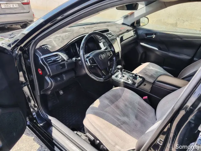 Toyota Camry 2015 · 2.5 AT