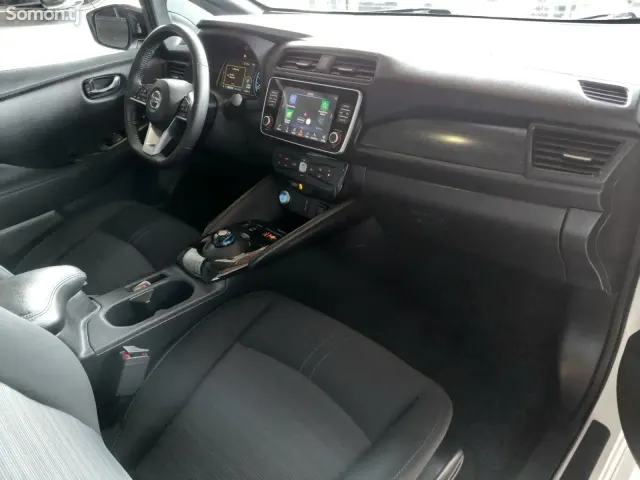 Nissan Leaf 2020 · AT