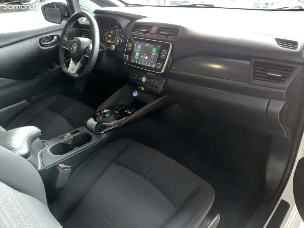 Nissan Leaf 2020 · AT