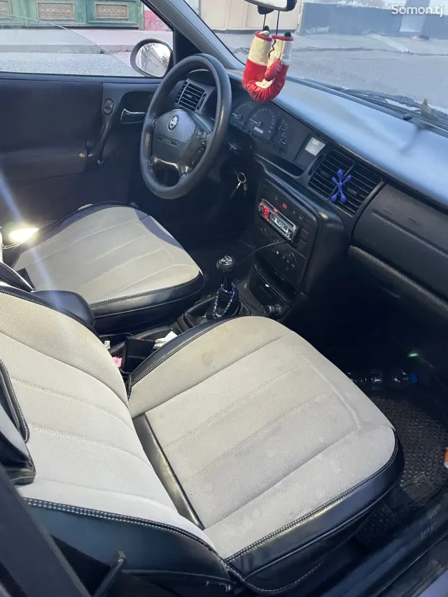 Opel Astra G 2001 · 1.8 MT