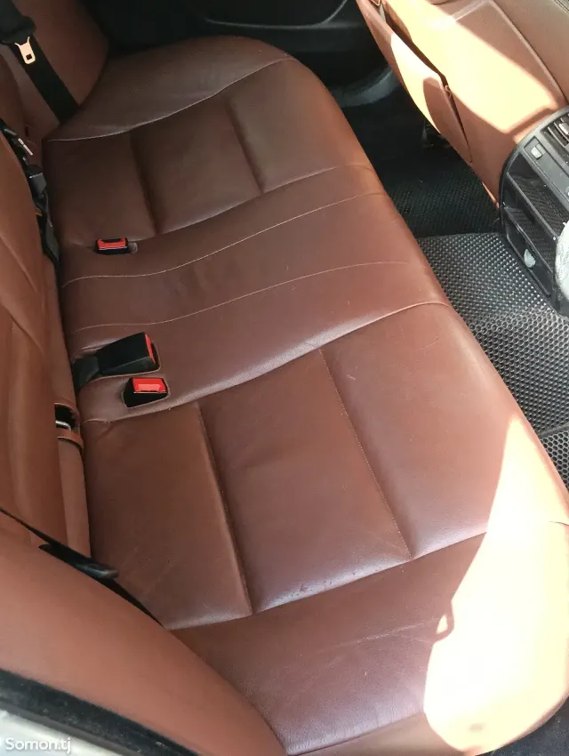 BMW 5 series 2011 · 4.4 AT