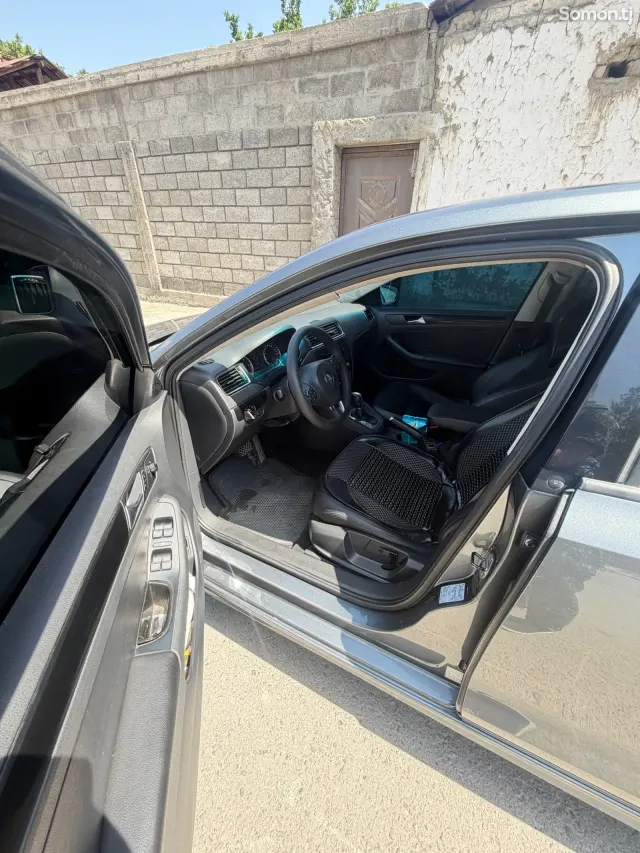 Volkswagen Jetta 2014 · 1.6 AT