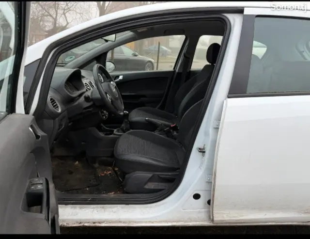 Opel Corsa 2015 · 1.4 MT