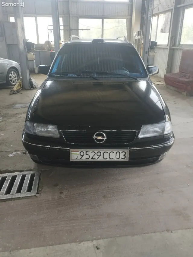 Opel Astra F 1994 · 1.6 MT