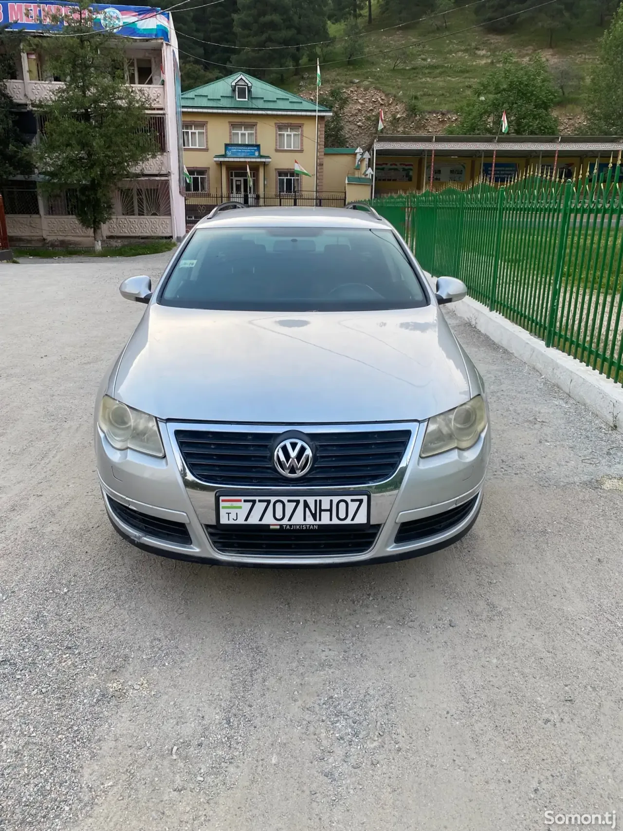 Volkswagen Passat 2006 · 2.0 MT