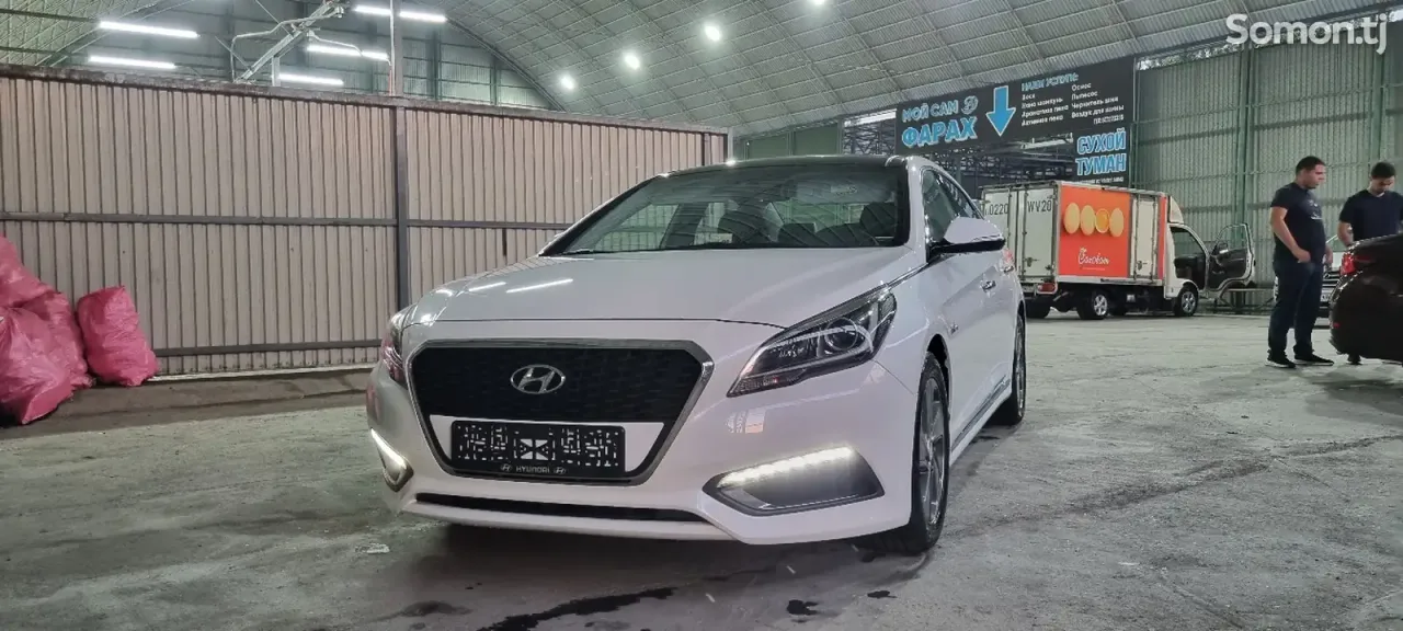 Hyundai Sonata 2015 · 2.0 AT