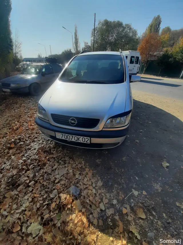 Opel Zafira 2001 · 1.8 MT