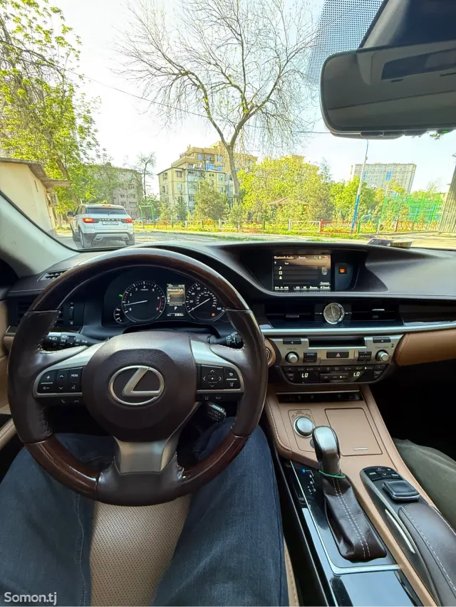 Lexus ES series 2018 · 3.5 AT