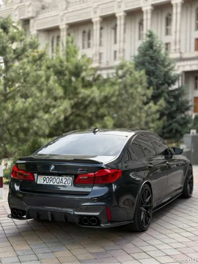 BMW M5 2018 · 4.4 AT