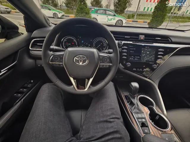 Toyota Camry 2018 · 2.5 AT