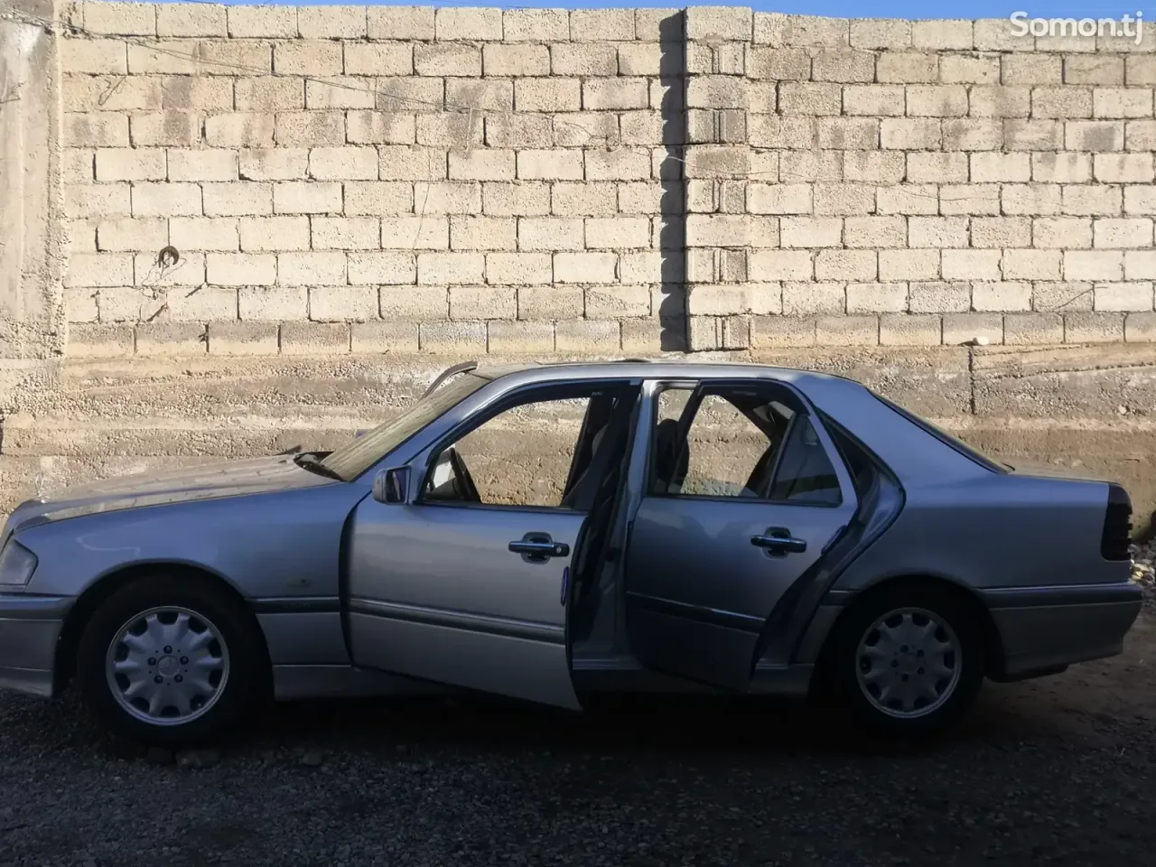 Mercedes-Benz W201 1997 · 2.0 MT