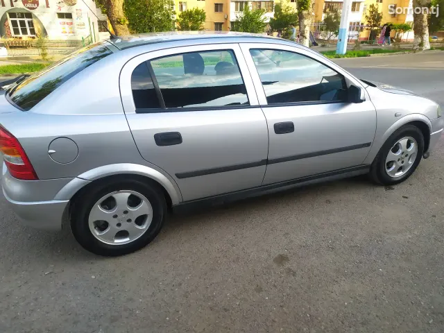 Opel Astra G 2000 · 1.6 MT