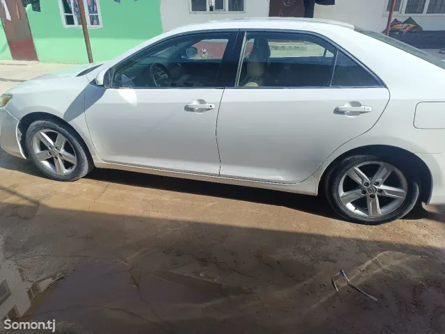 Toyota Camry 2012 · 2.4 AT