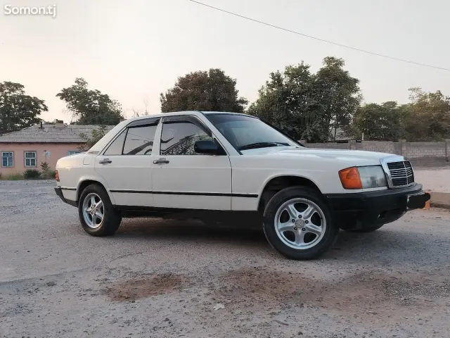 Mercedes-Benz W201 1988 · 1.8 MT