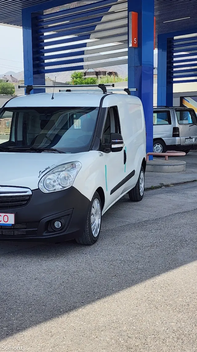 Opel Combo 2016 · 1.3 MT