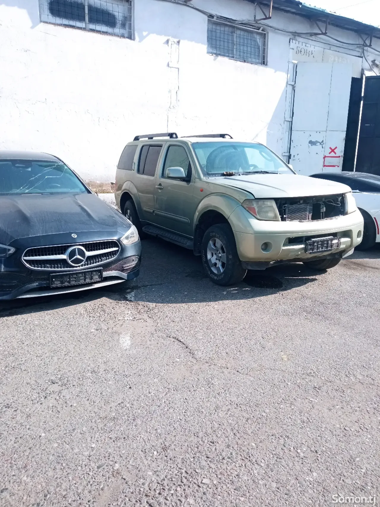 Nissan Pathfinder 2006 · 4.0 AT