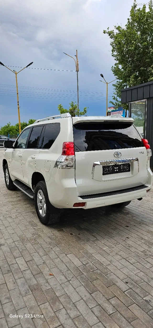 Toyota Land Cruiser Prado 2012 · 2.7 AT