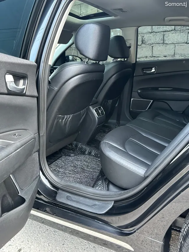 Kia K5 2018 · 2.0 AT