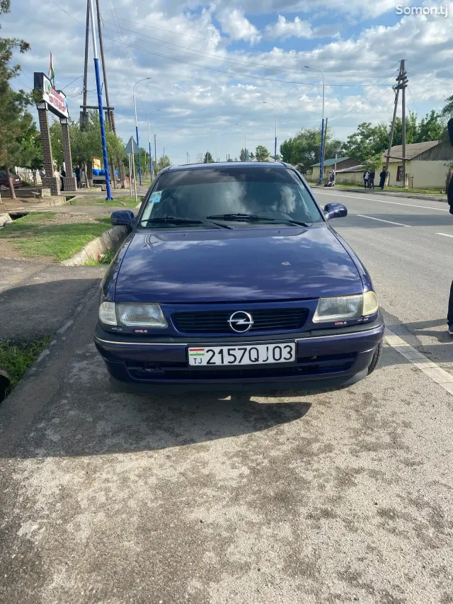 Opel Astra F 1996 · 1.6 MT