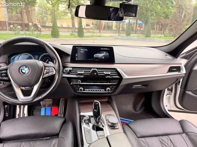 BMW 5 series 2018 · 2.0 AT