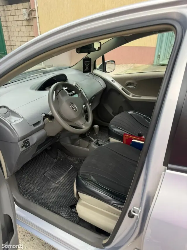 Toyota Vitz 2008 · 1.1 AT