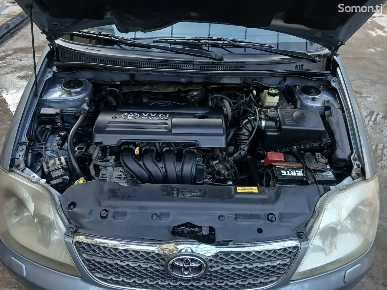 Toyota Corolla 2004 · 1.6 MT