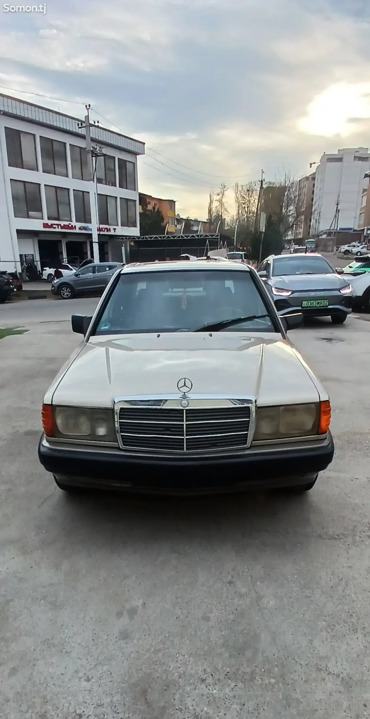 Mercedes-Benz W201 1991 · 2.0 MT
