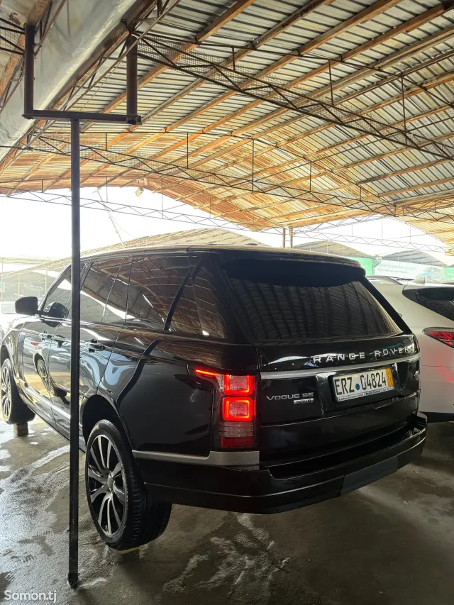 Land Rover Vogue 2015 · 4.4 AT