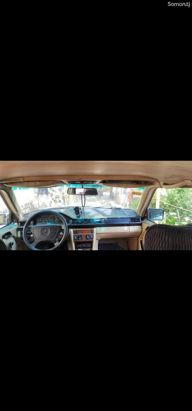 Mercedes-Benz W124 1987 · 1.8 MT