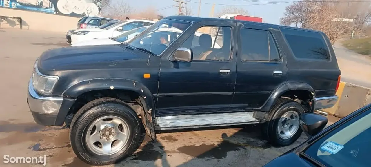 Toyota Hilux Surf 1992 · 2.3 MT