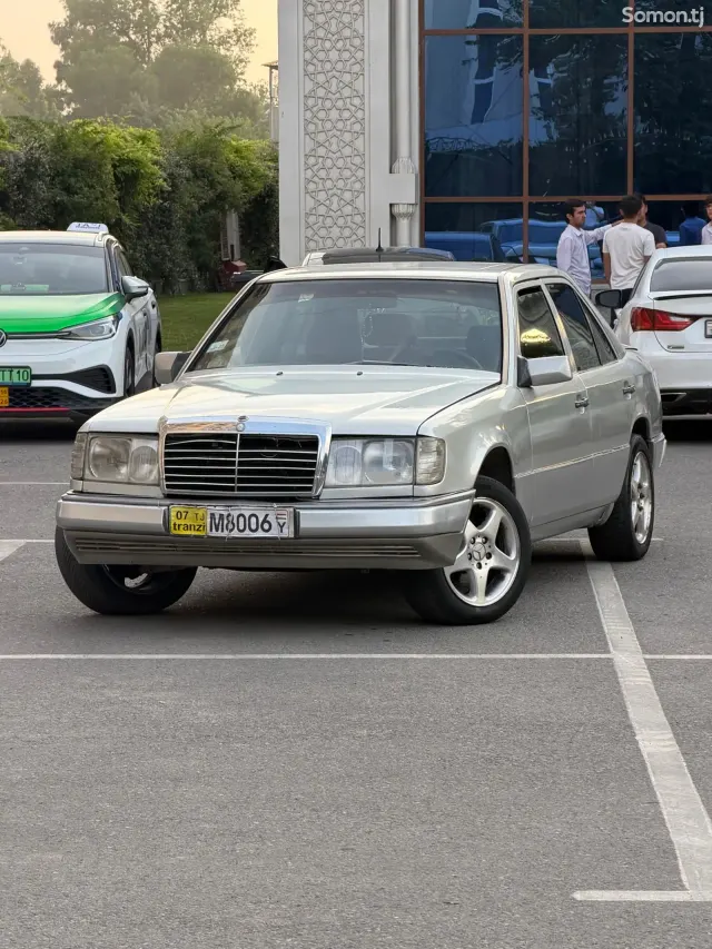 Mercedes-Benz W124 1993 · 3.0 AT