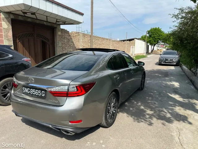 Lexus ES series 2015 · 2.5 AT