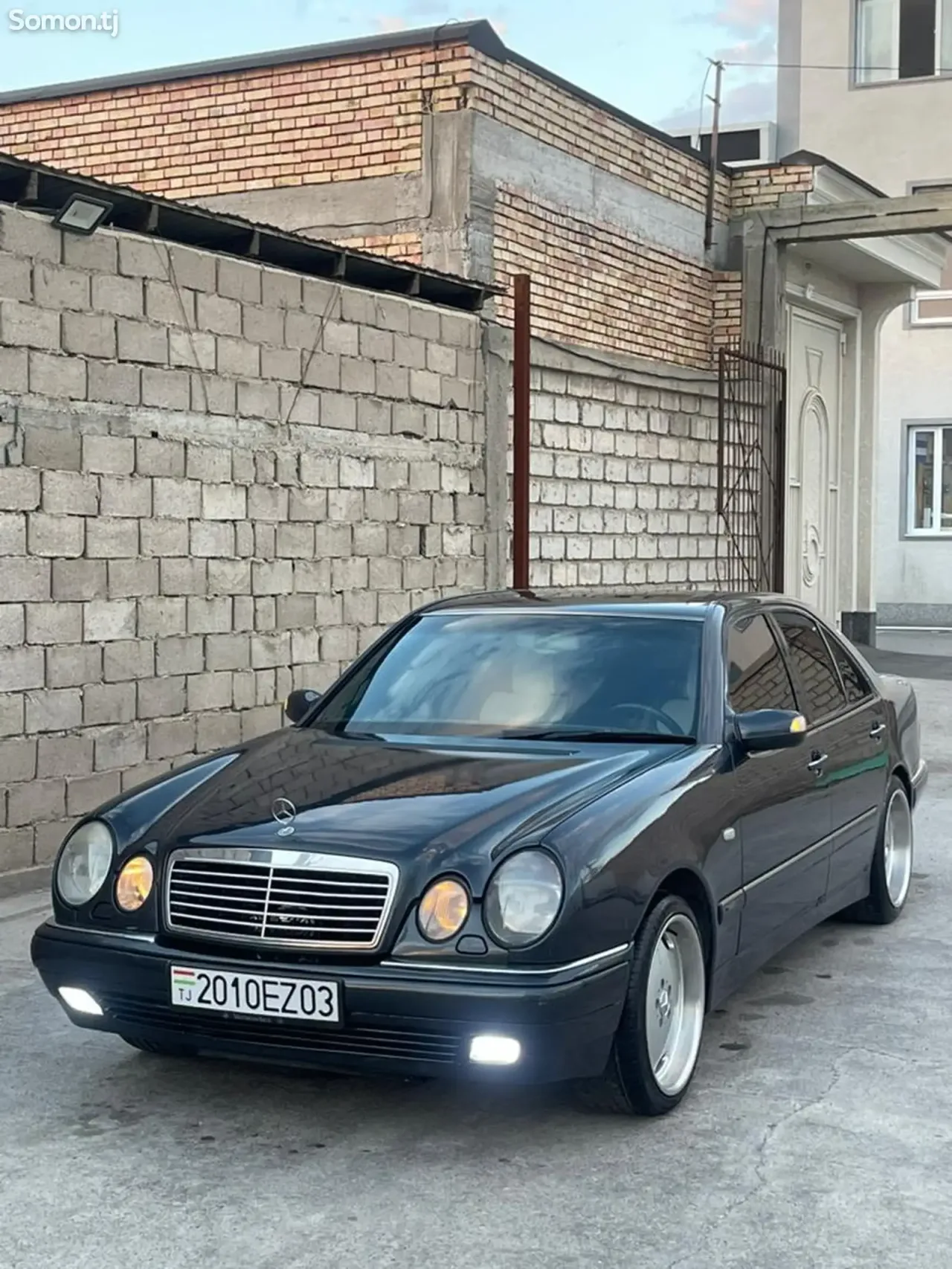 Mercedes-Benz E class 1996 · 2.0 MT