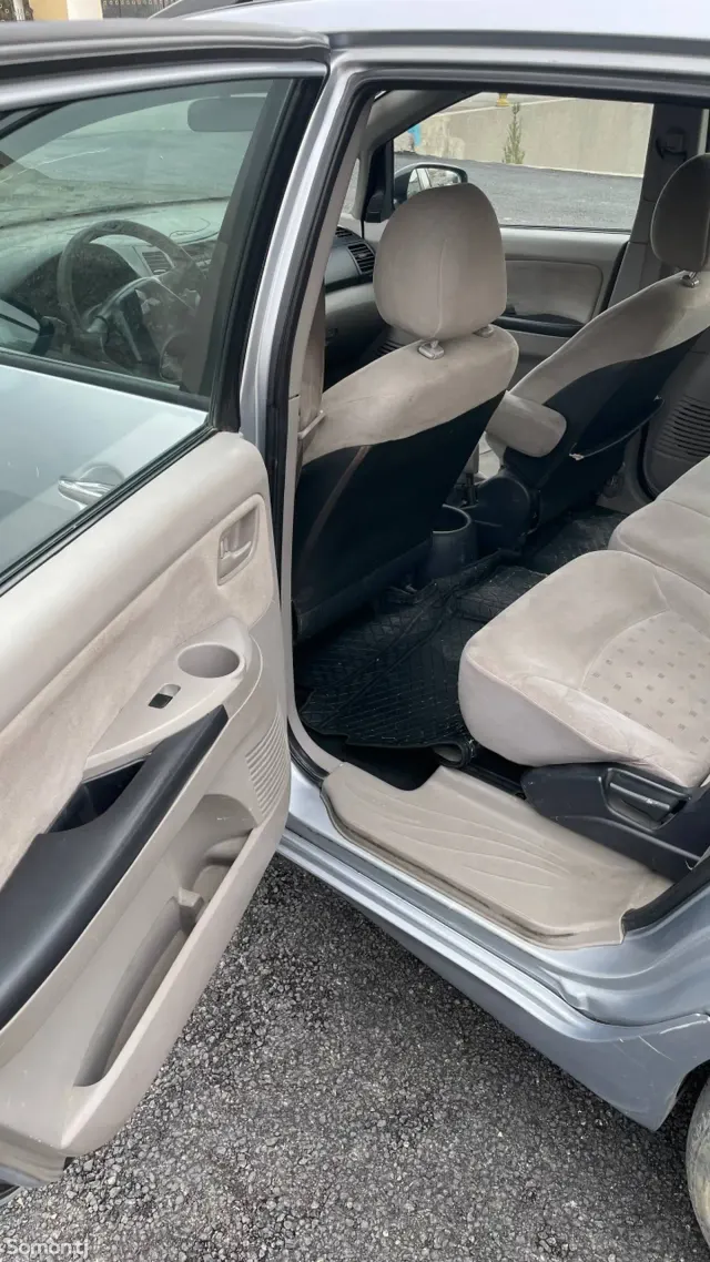 Mitsubishi Grandis 2007 · 2.4 AT