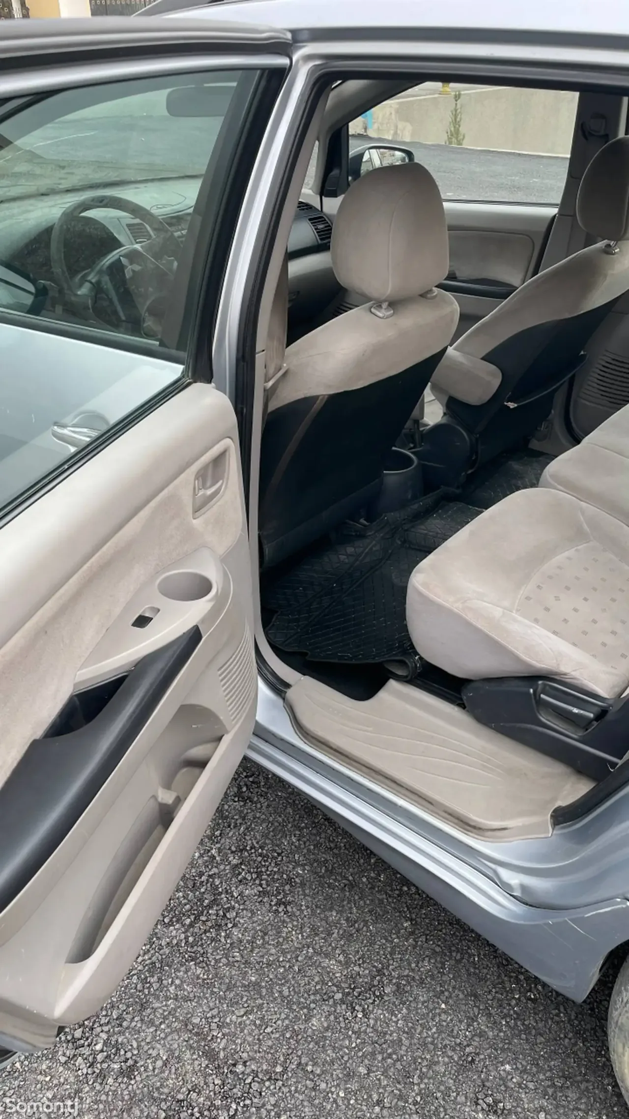 Mitsubishi Grandis 2007 · 2.4 AT