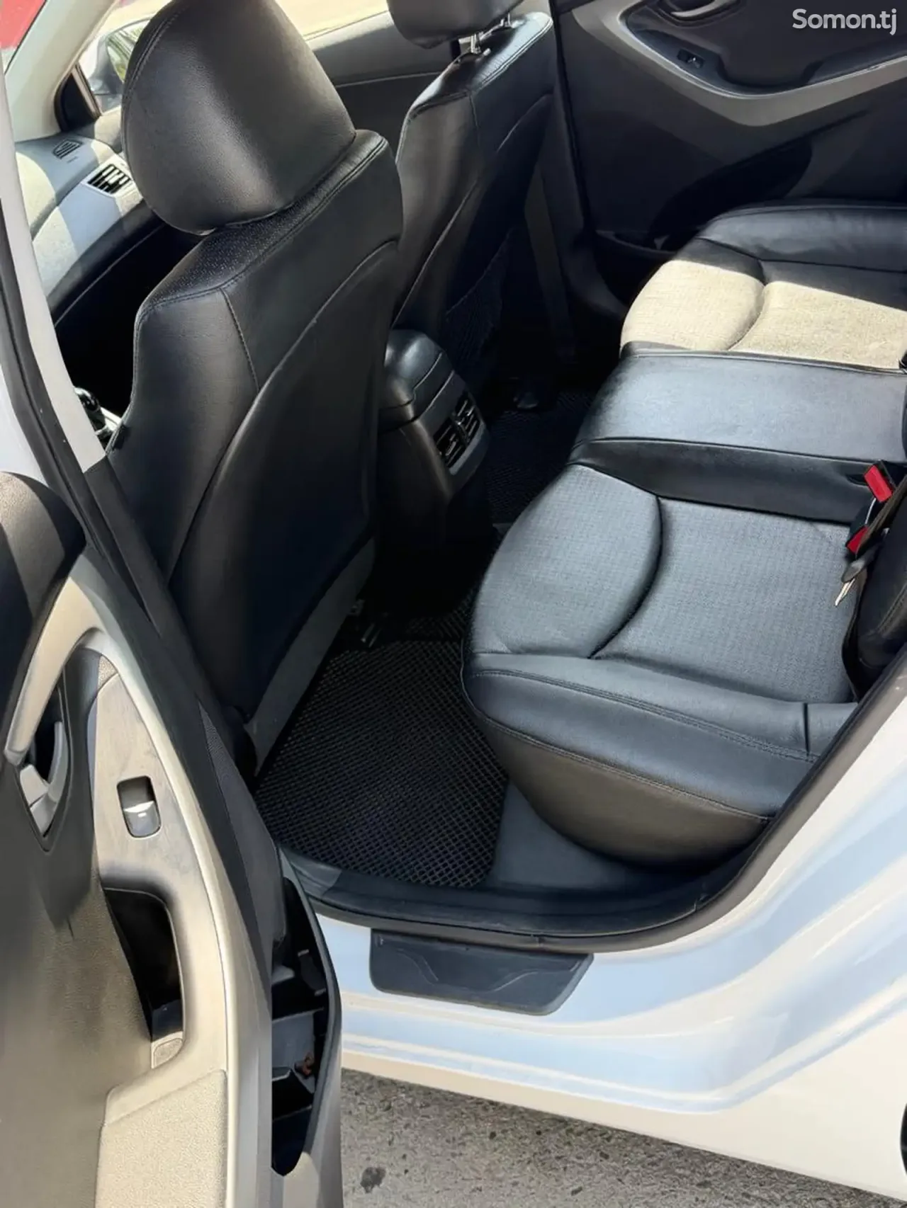 Hyundai Avante 2014 · 1.6 AT