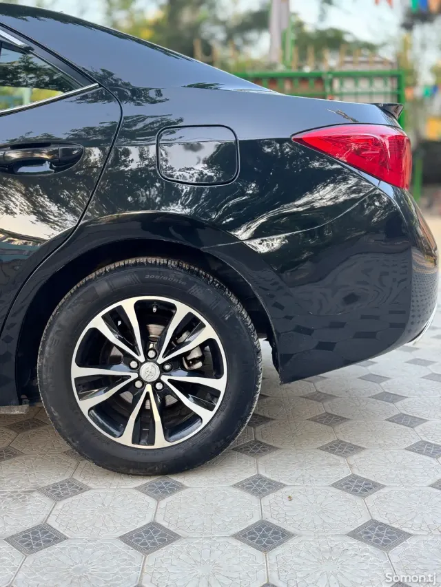 Toyota Corolla 2017 · 1.8 AT