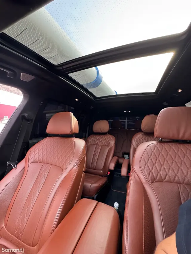 BMW X7 2023 · 4.4 AT