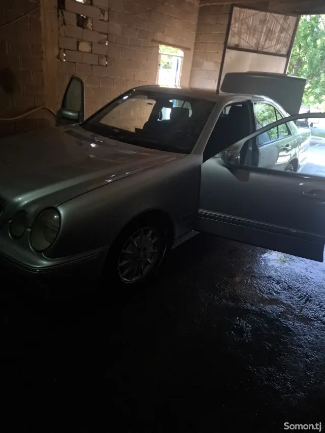 Mercedes-Benz E class 2000 · 2.4 AT