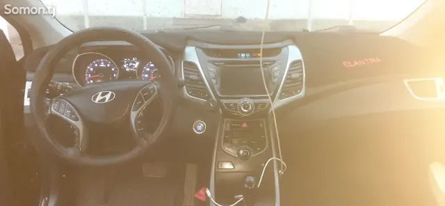 Hyundai Elantra 2014 · 1.8 AT