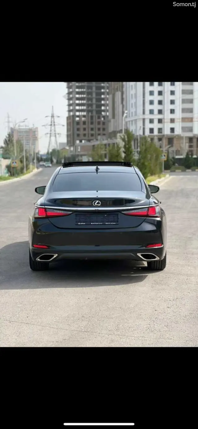 Lexus ES series 2021 · 3.5 AT