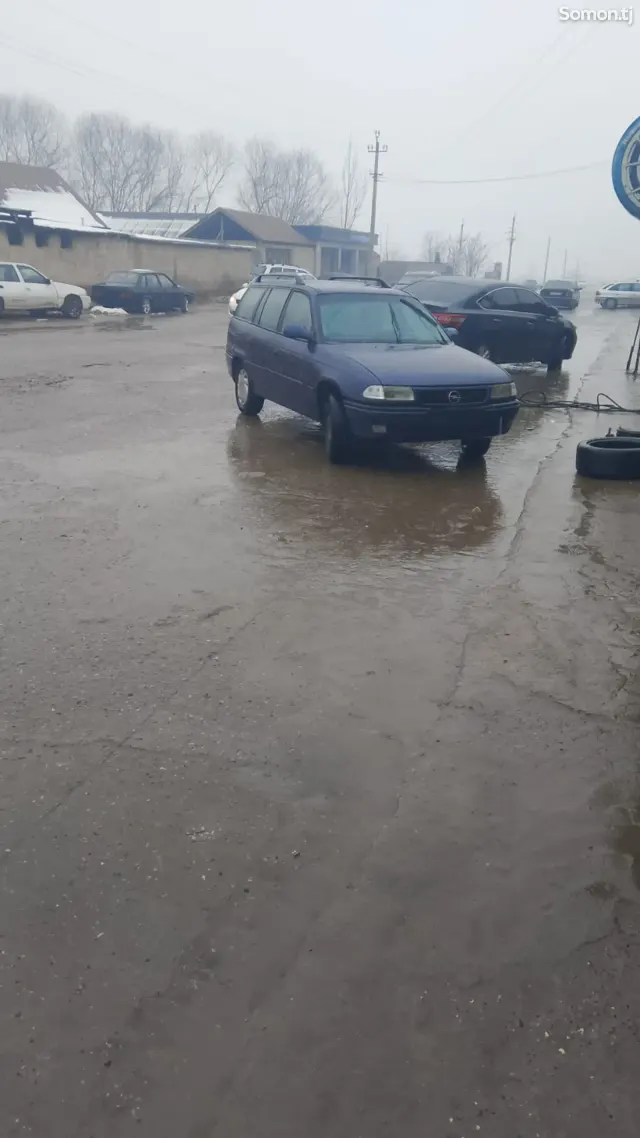 Opel Astra F 1997 · 1.6 MT