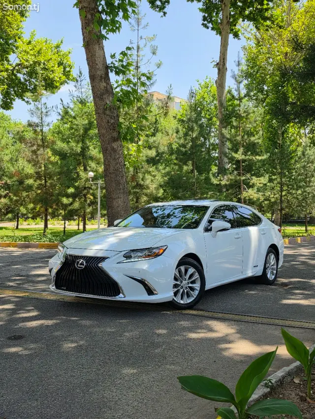 Lexus ES series 2015 · 2.5 AT