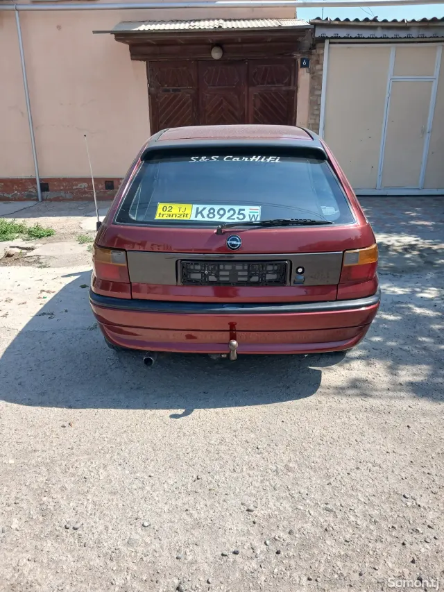 Opel Astra F 1993 · 1.6 MT