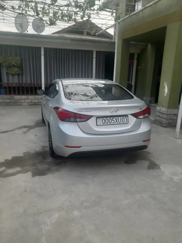 Hyundai Avante 2015 · 1.6 AT