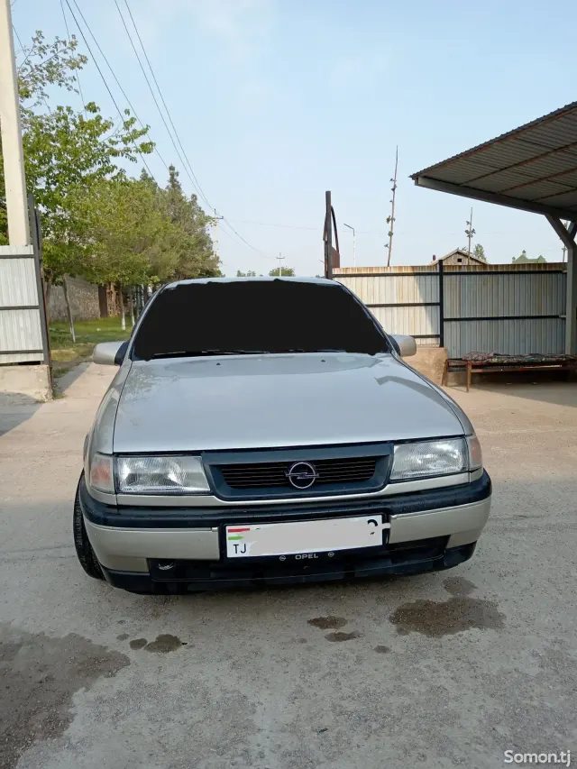 Opel Vectra A 1991 · 1.8 MT