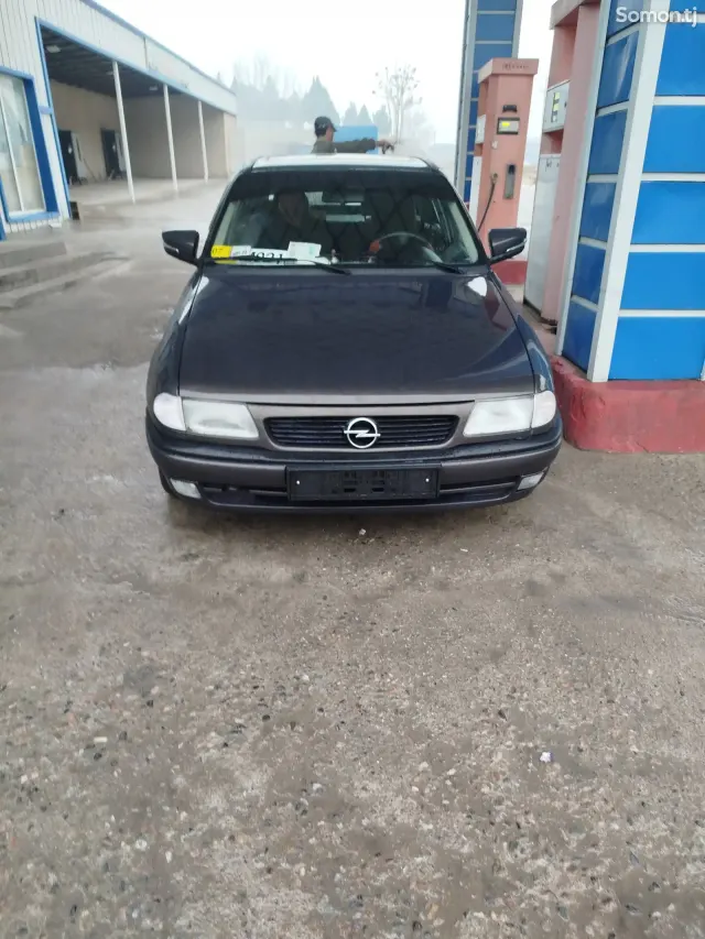Opel Astra F 1996 · 1.6 MT