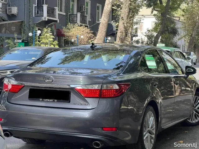 Lexus ES series 2015 · 3.5 AT